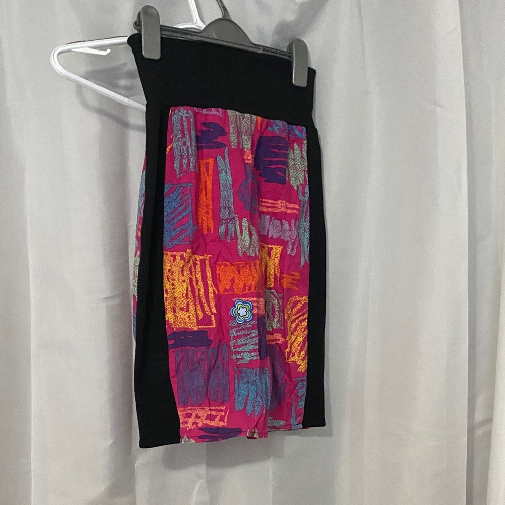 Vintage 80’s Patterned Bright Colored Skirt. Stretch waist and sides. Size 6